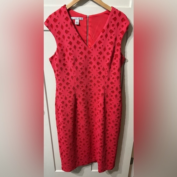 Maggy London Elegant coral salmon cutout Sleeveless Dress - Picture 4 of 4